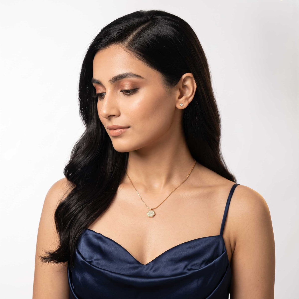 Hexa Bling Necklace Model