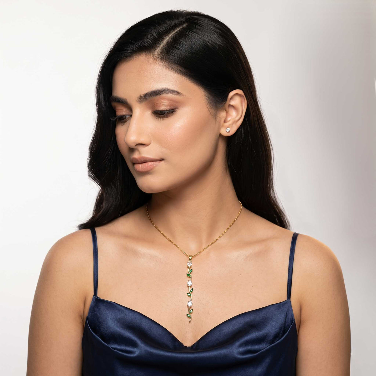 Tulip White Green Necklace Model