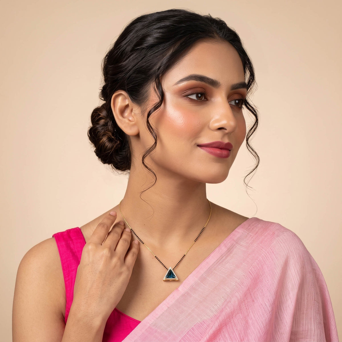 Solitare Emblem Mangalsutra