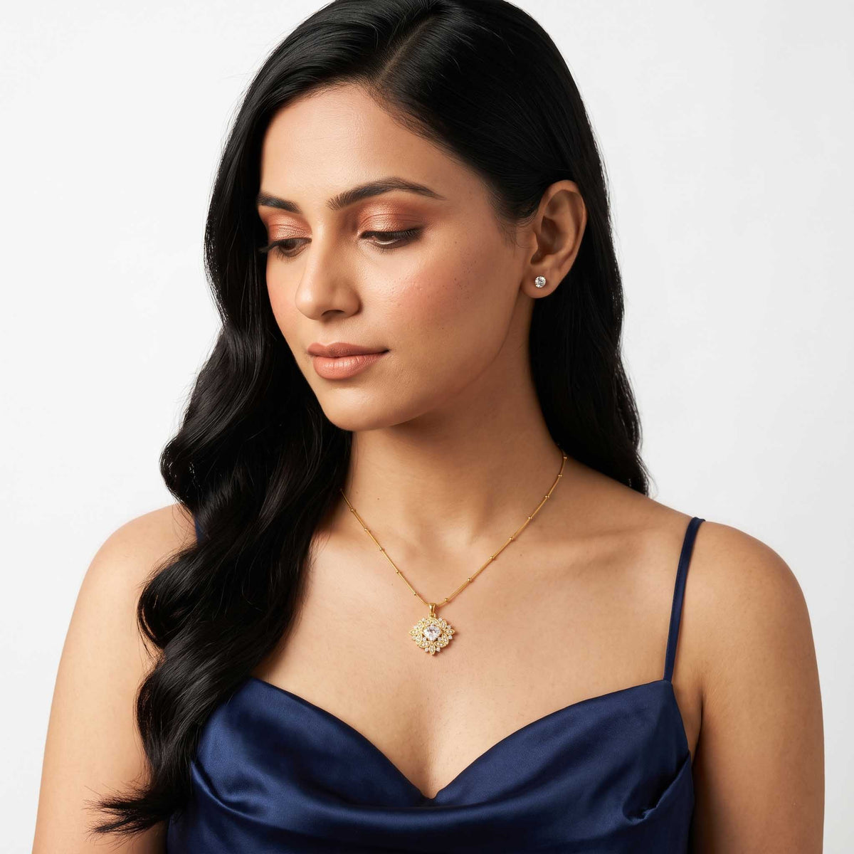 Jasmine Spark Necklace Model