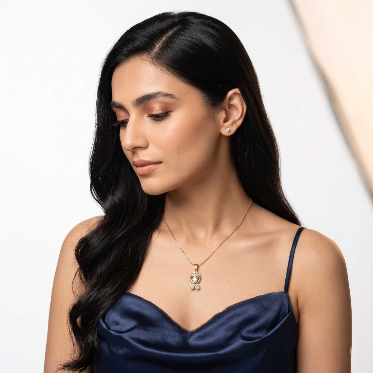 Crystal Aura Necklace Model